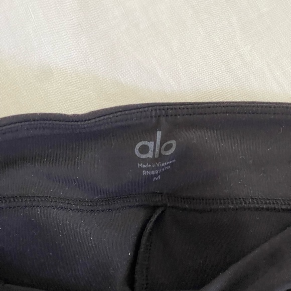 Alo Yoga AIRBRUSH HIGH-WAIST FLUTTER LEGGING - Picture 3 of 3